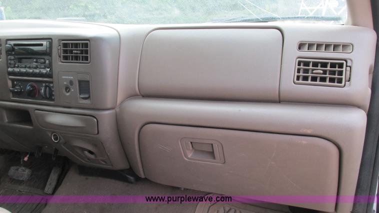 image for item J8577 2003 Ford F350 Super Duty XLT SuperCab flatbed truck