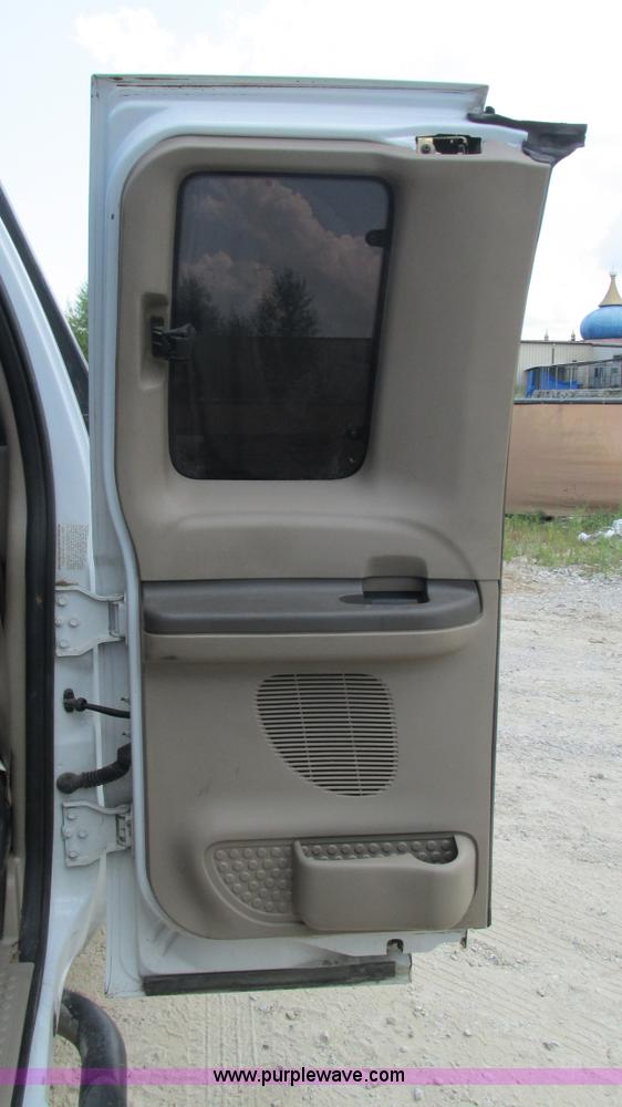 image for item J8577 2003 Ford F350 Super Duty XLT SuperCab flatbed truck