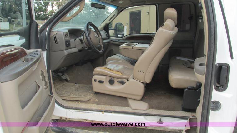 image for item J8577 2003 Ford F350 Super Duty XLT SuperCab flatbed truck