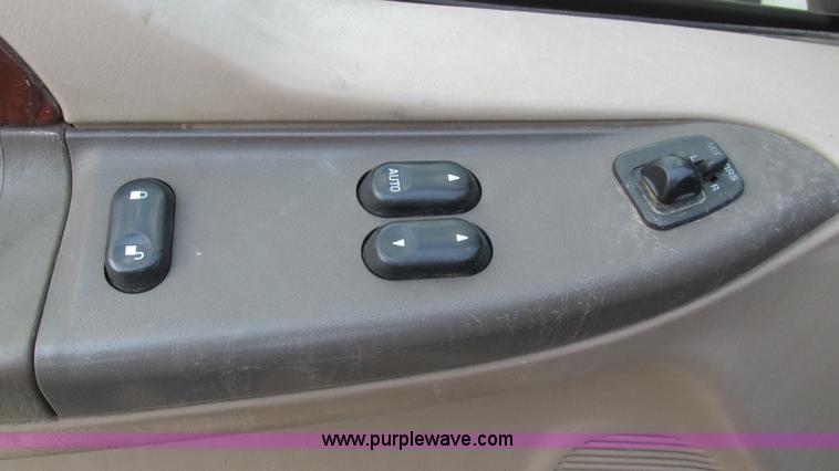 image for item J8577 2003 Ford F350 Super Duty XLT SuperCab flatbed truck