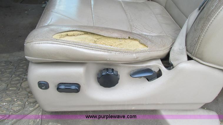 image for item J8577 2003 Ford F350 Super Duty XLT SuperCab flatbed truck