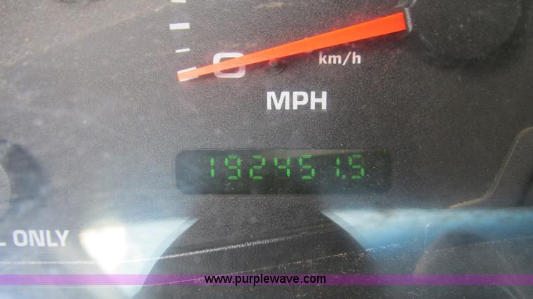 image for item J8577 2003 Ford F350 Super Duty XLT SuperCab flatbed truck