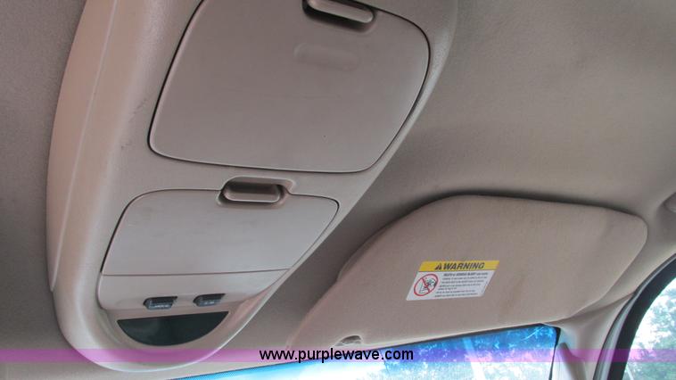 image for item J8577 2003 Ford F350 Super Duty XLT SuperCab flatbed truck