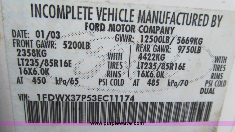 image for item J8577 2003 Ford F350 Super Duty XLT SuperCab flatbed truck