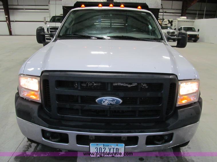 image for item K6316 2007 Ford F450 Super Duty XL flatbed truck