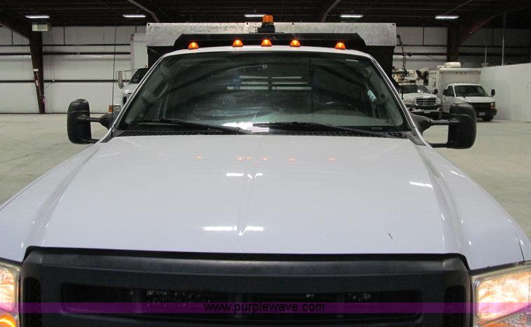 image for item K6316 2007 Ford F450 Super Duty XL flatbed truck