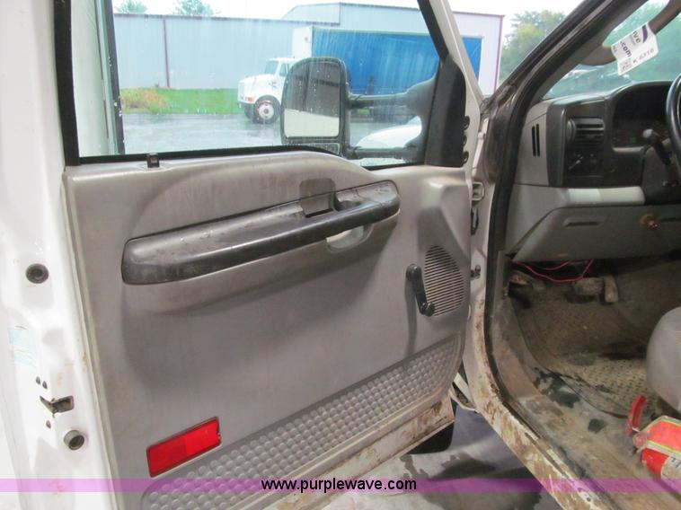 image for item K6316 2007 Ford F450 Super Duty XL flatbed truck