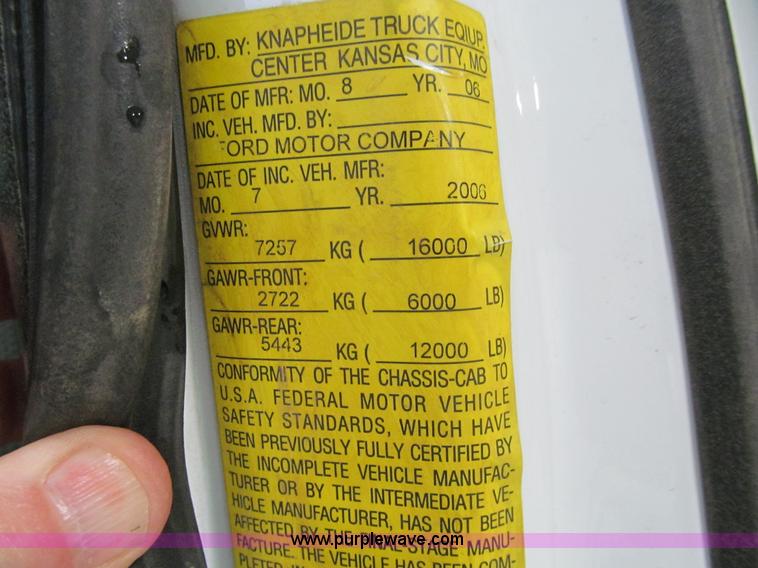 image for item K6316 2007 Ford F450 Super Duty XL flatbed truck