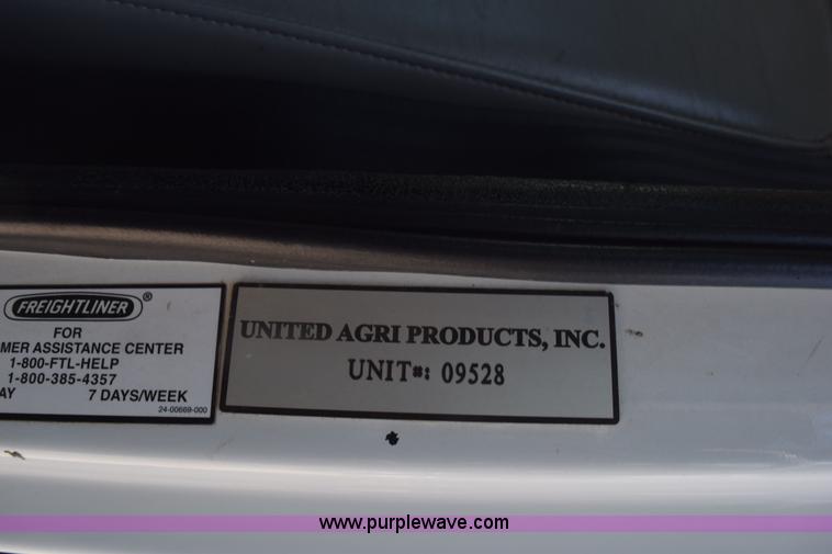 image for item L5779 1997 Freightliner FL70 flatbed truck