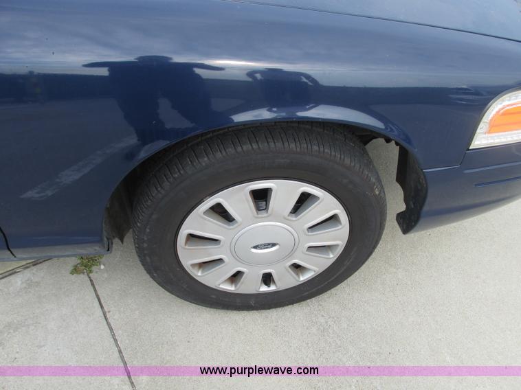 image for item R9423 2007 Ford Crown Victoria Police Interceptor