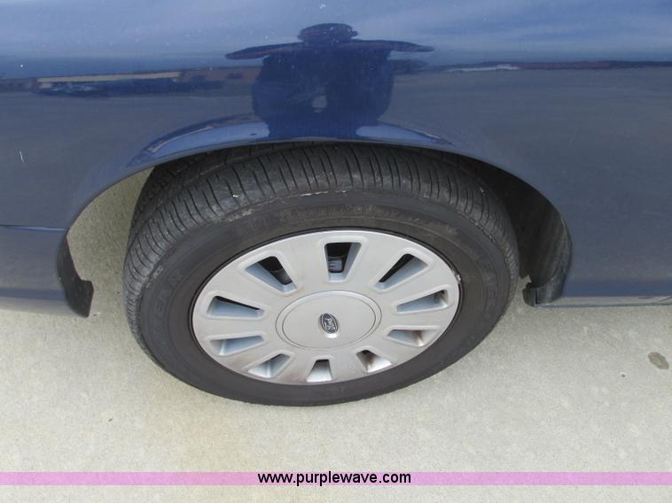 image for item R9423 2007 Ford Crown Victoria Police Interceptor