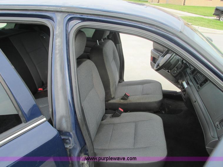 image for item R9423 2007 Ford Crown Victoria Police Interceptor