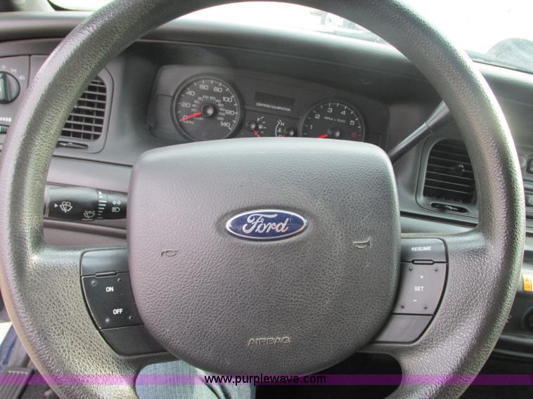 image for item R9423 2007 Ford Crown Victoria Police Interceptor