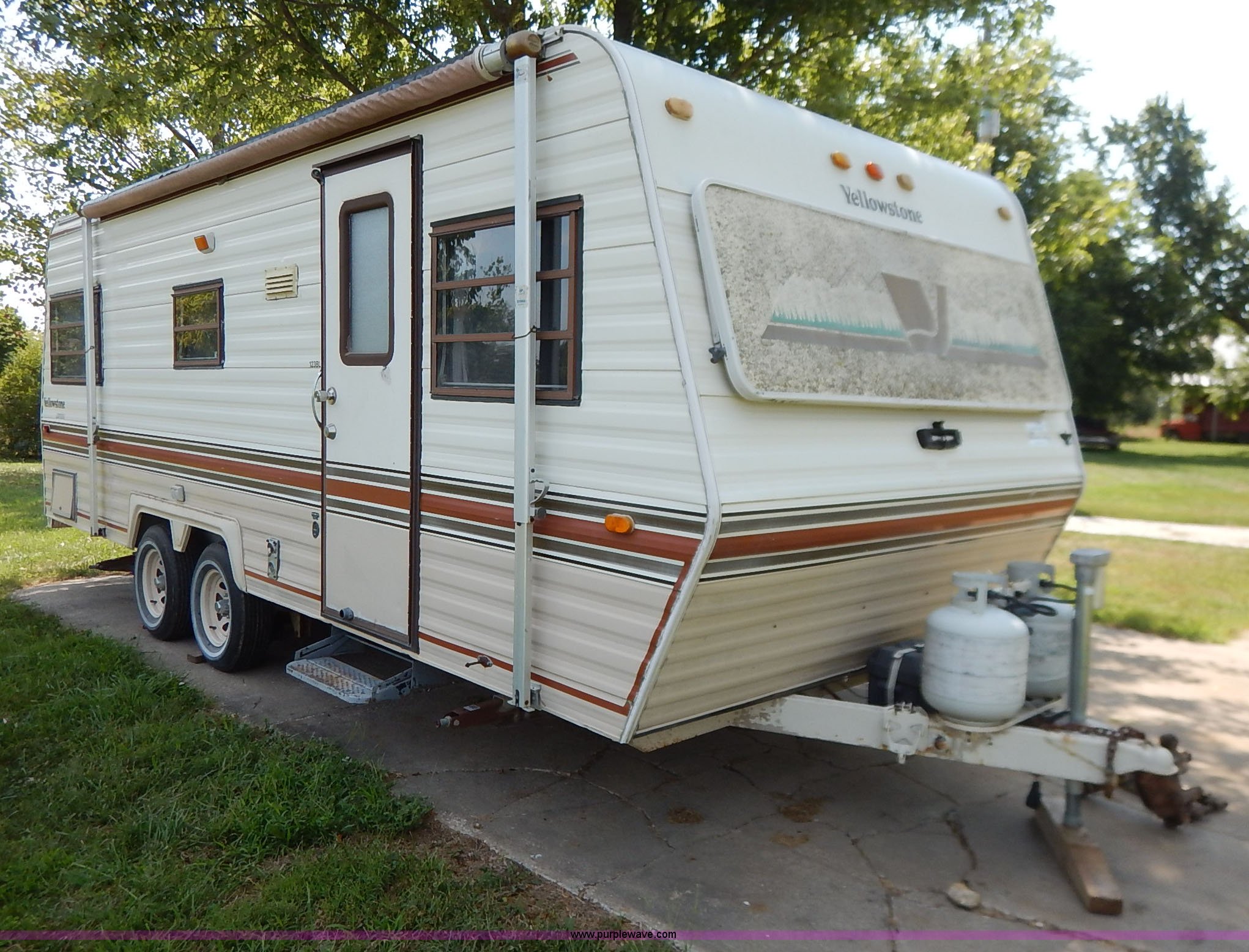 1987 Yellowstone Camino camper in KS Item J6487 sold