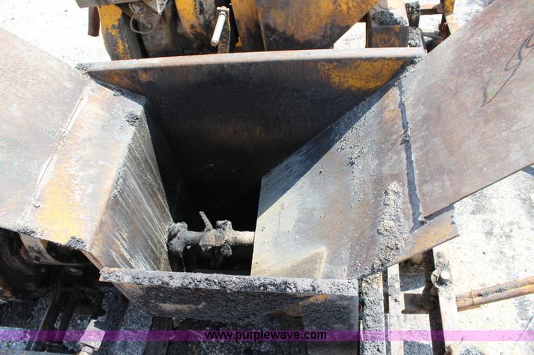 image for item BB9424 Aspahlt curb machine