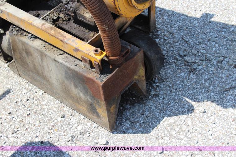 image for item BB9424 Aspahlt curb machine