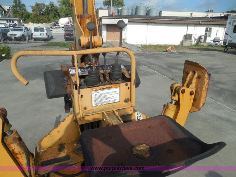 image for item BH9492 1995 Case 560 trencher