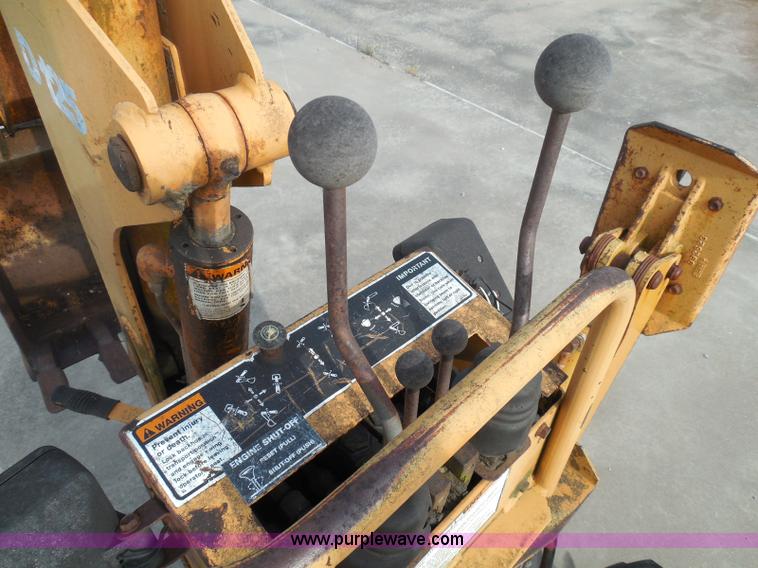 image for item BH9492 1995 Case 560 trencher