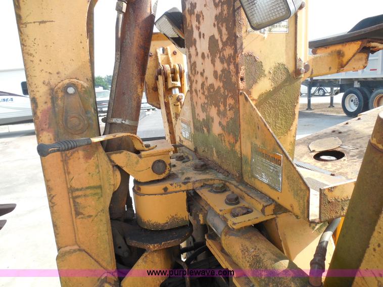 image for item BH9492 1995 Case 560 trencher