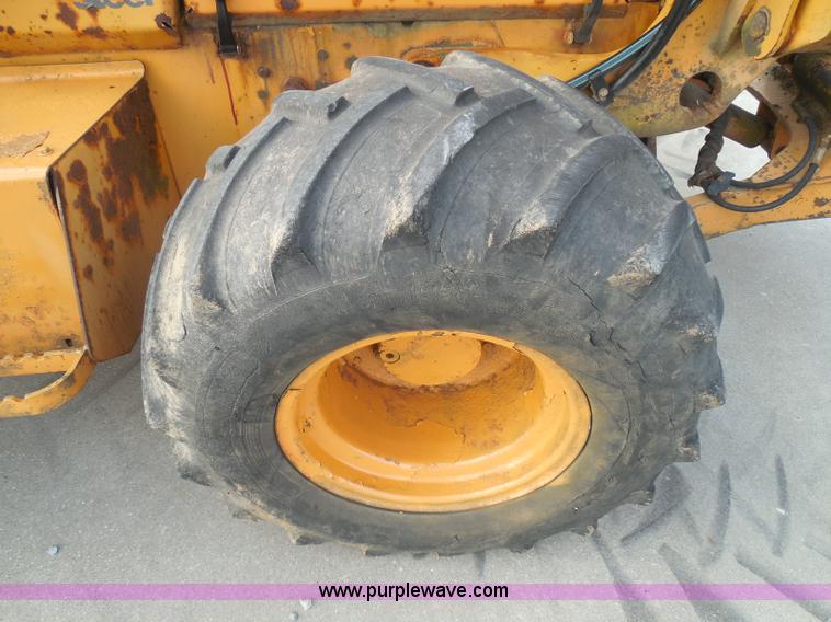 image for item BH9492 1995 Case 560 trencher