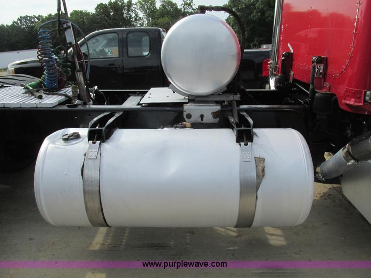 image for item BS9018 1998 Peterbilt 379 semi truck