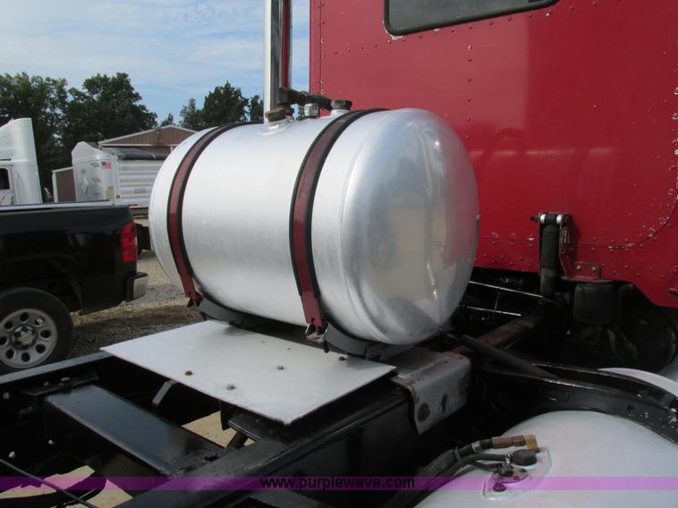 image for item BS9018 1998 Peterbilt 379 semi truck