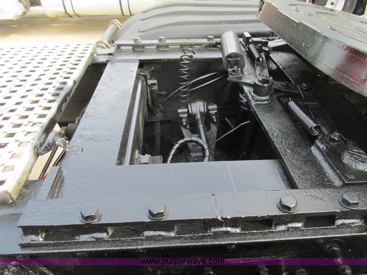 image for item BS9018 1998 Peterbilt 379 semi truck