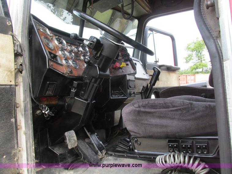 image for item BS9018 1998 Peterbilt 379 semi truck