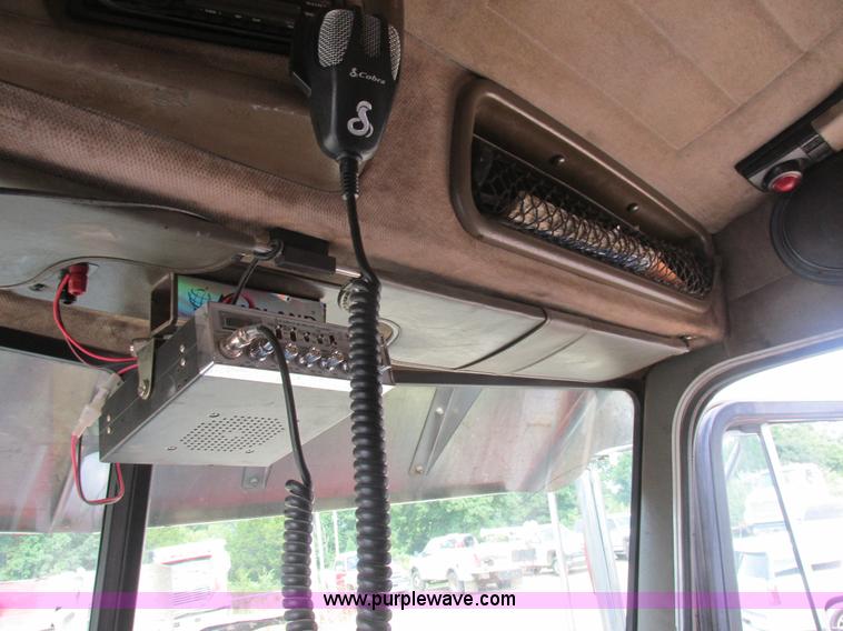 image for item BS9018 1998 Peterbilt 379 semi truck