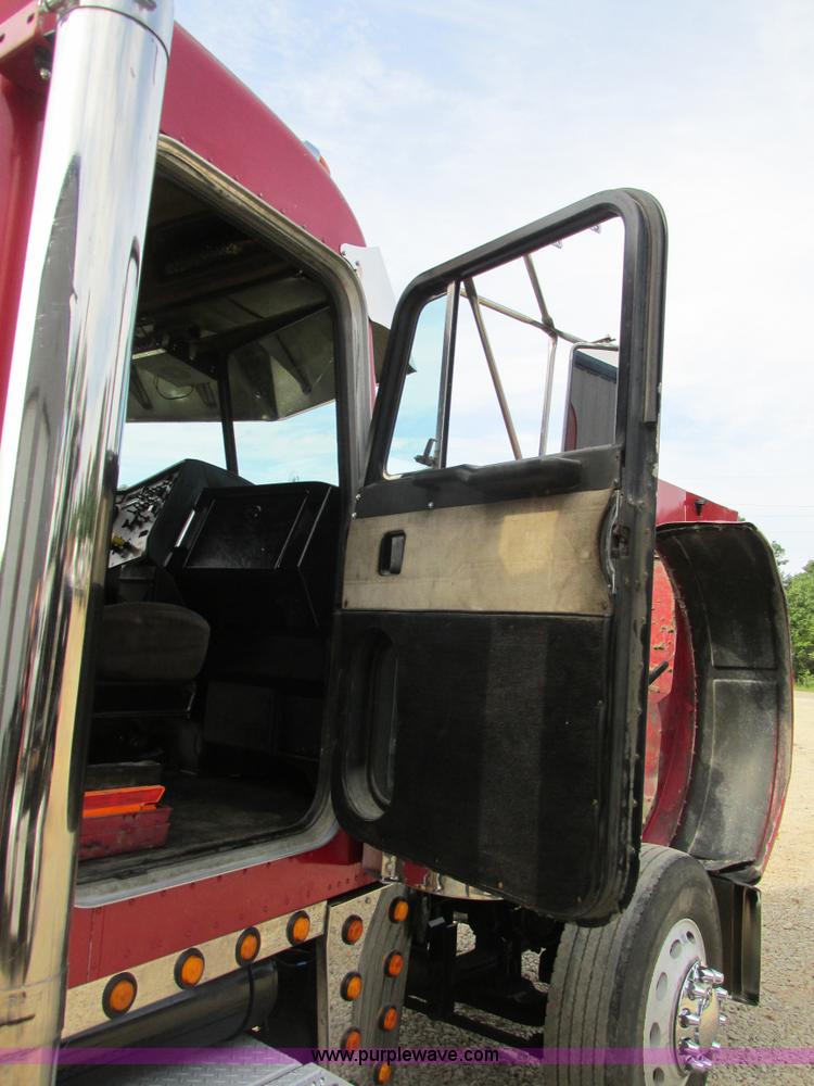 image for item BS9018 1998 Peterbilt 379 semi truck