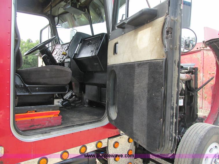 image for item BS9018 1998 Peterbilt 379 semi truck