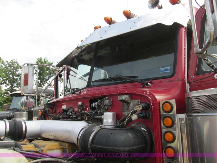 image for item BS9018 1998 Peterbilt 379 semi truck