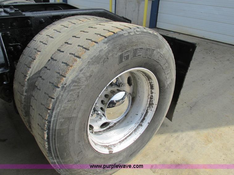 image for item BS9018 1998 Peterbilt 379 semi truck