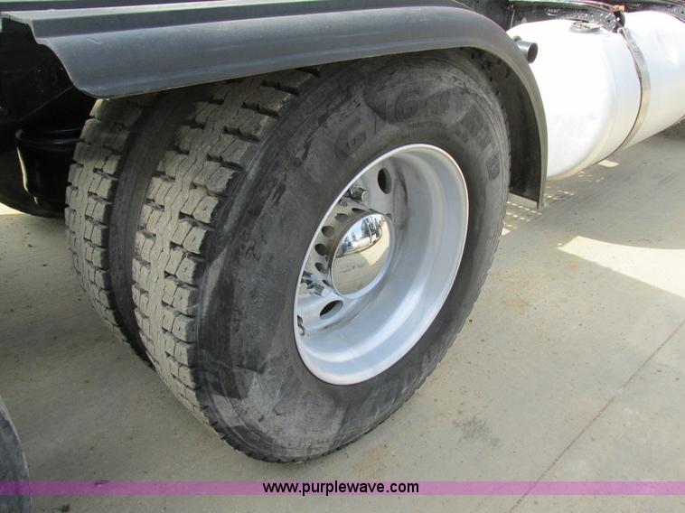 image for item BS9018 1998 Peterbilt 379 semi truck