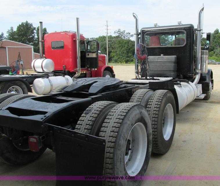 image for item BS9019 1997 Peterbilt 379 semi truck