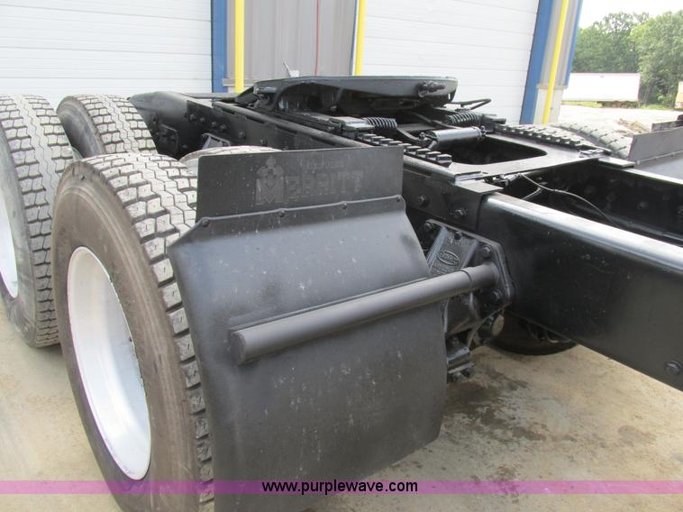 image for item BS9019 1997 Peterbilt 379 semi truck