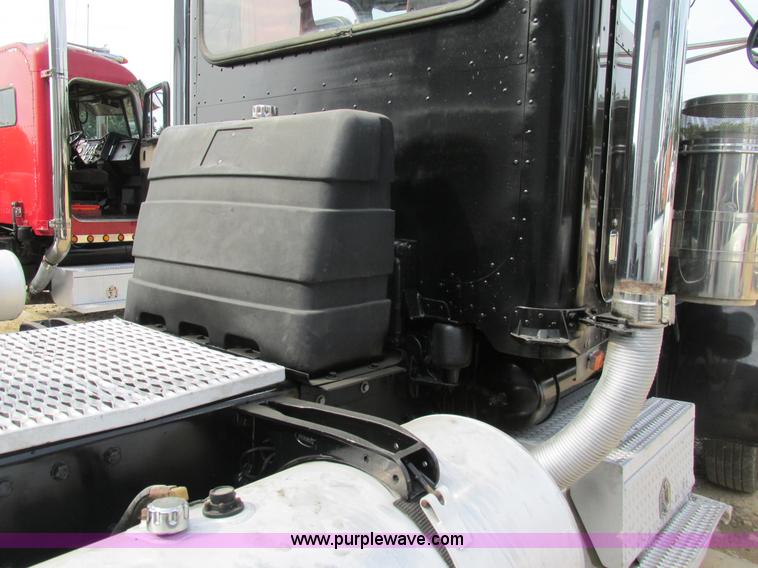 image for item BS9019 1997 Peterbilt 379 semi truck