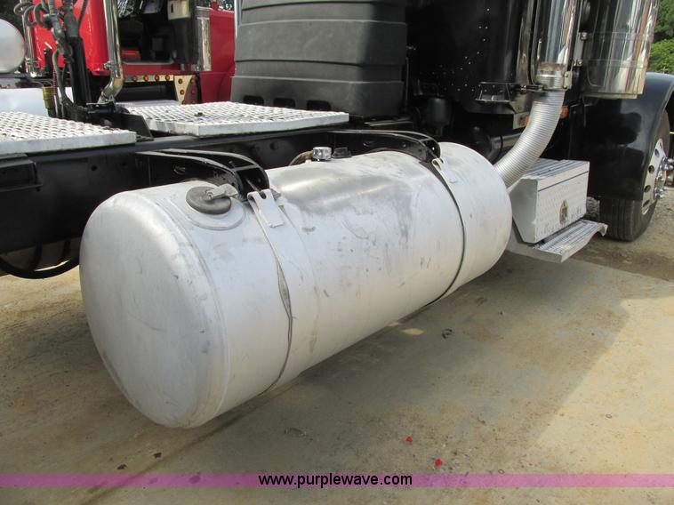 image for item BS9019 1997 Peterbilt 379 semi truck