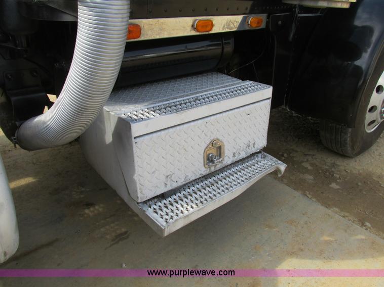 image for item BS9019 1997 Peterbilt 379 semi truck