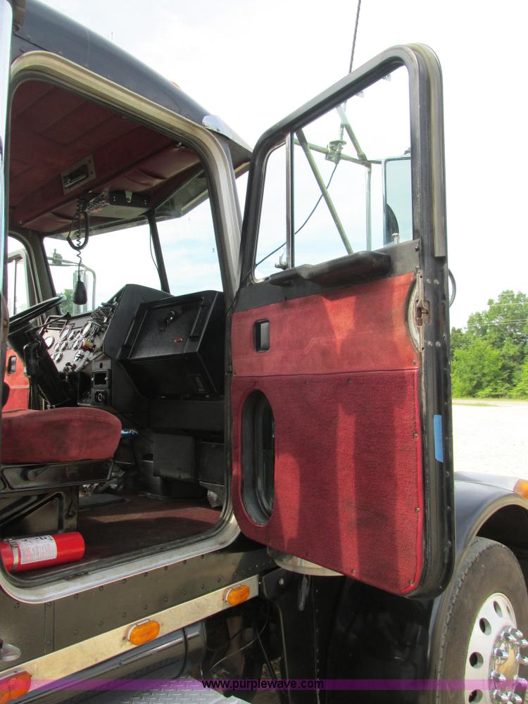 image for item BS9019 1997 Peterbilt 379 semi truck