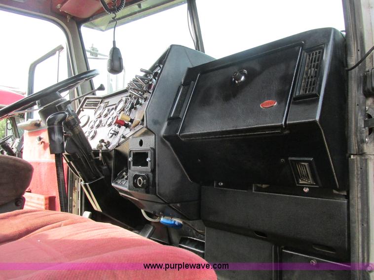 image for item BS9019 1997 Peterbilt 379 semi truck