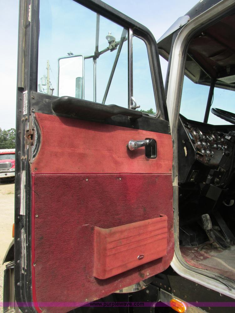 image for item BS9019 1997 Peterbilt 379 semi truck