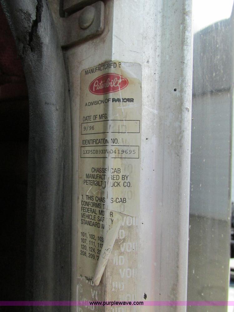 image for item BS9019 1997 Peterbilt 379 semi truck