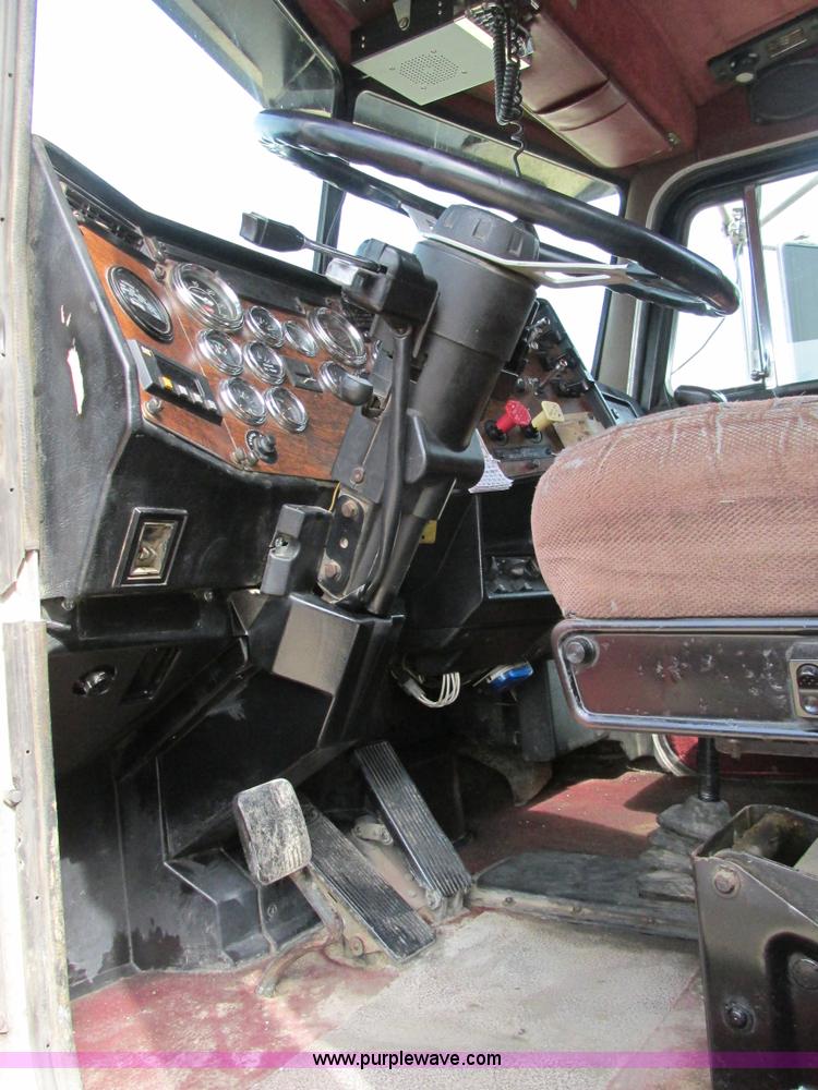 image for item BS9019 1997 Peterbilt 379 semi truck