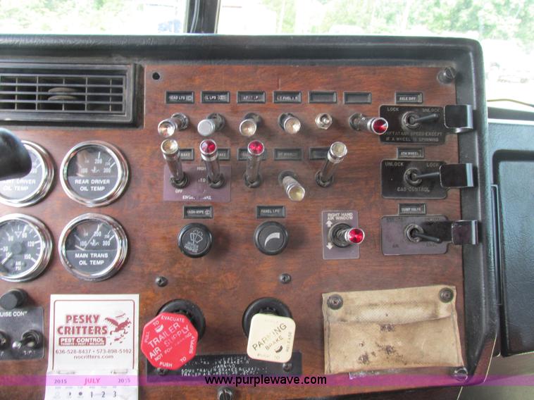 image for item BS9019 1997 Peterbilt 379 semi truck