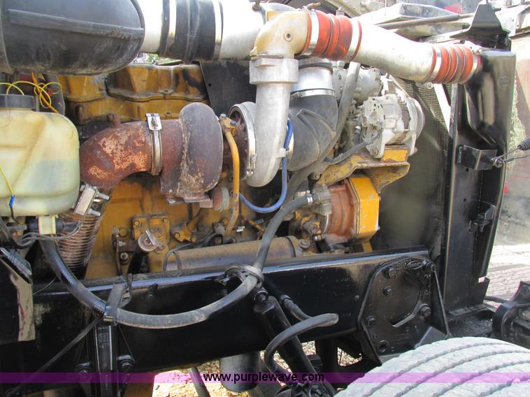 image for item BS9019 1997 Peterbilt 379 semi truck