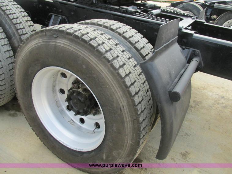 image for item BS9019 1997 Peterbilt 379 semi truck