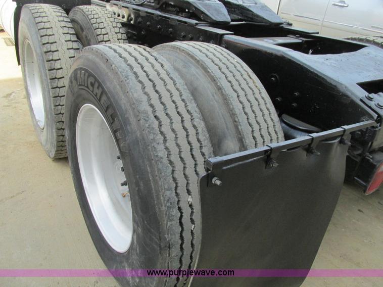 image for item BS9019 1997 Peterbilt 379 semi truck