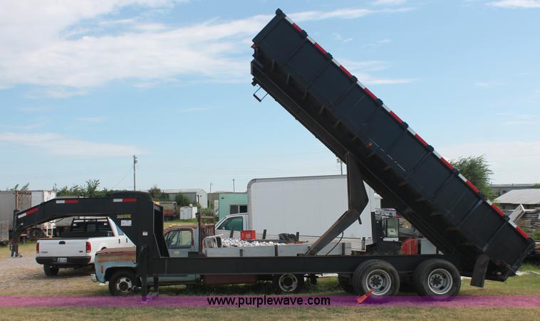 image for item H8147 2010 Hot Springs Performance end dump trailer