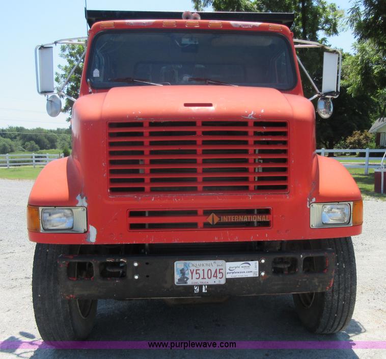 image for item I2015 1991 International 7100 dump truck